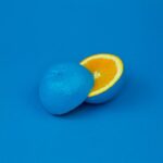Bold Eyeliner - blue lemon sliced into two halves